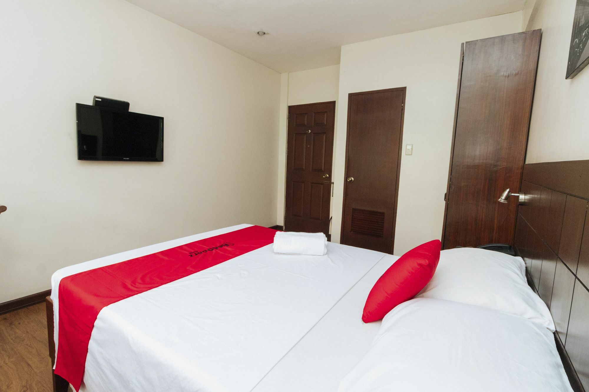 Reddoorz San Antonio Makati Hotel Манила Екстериор снимка