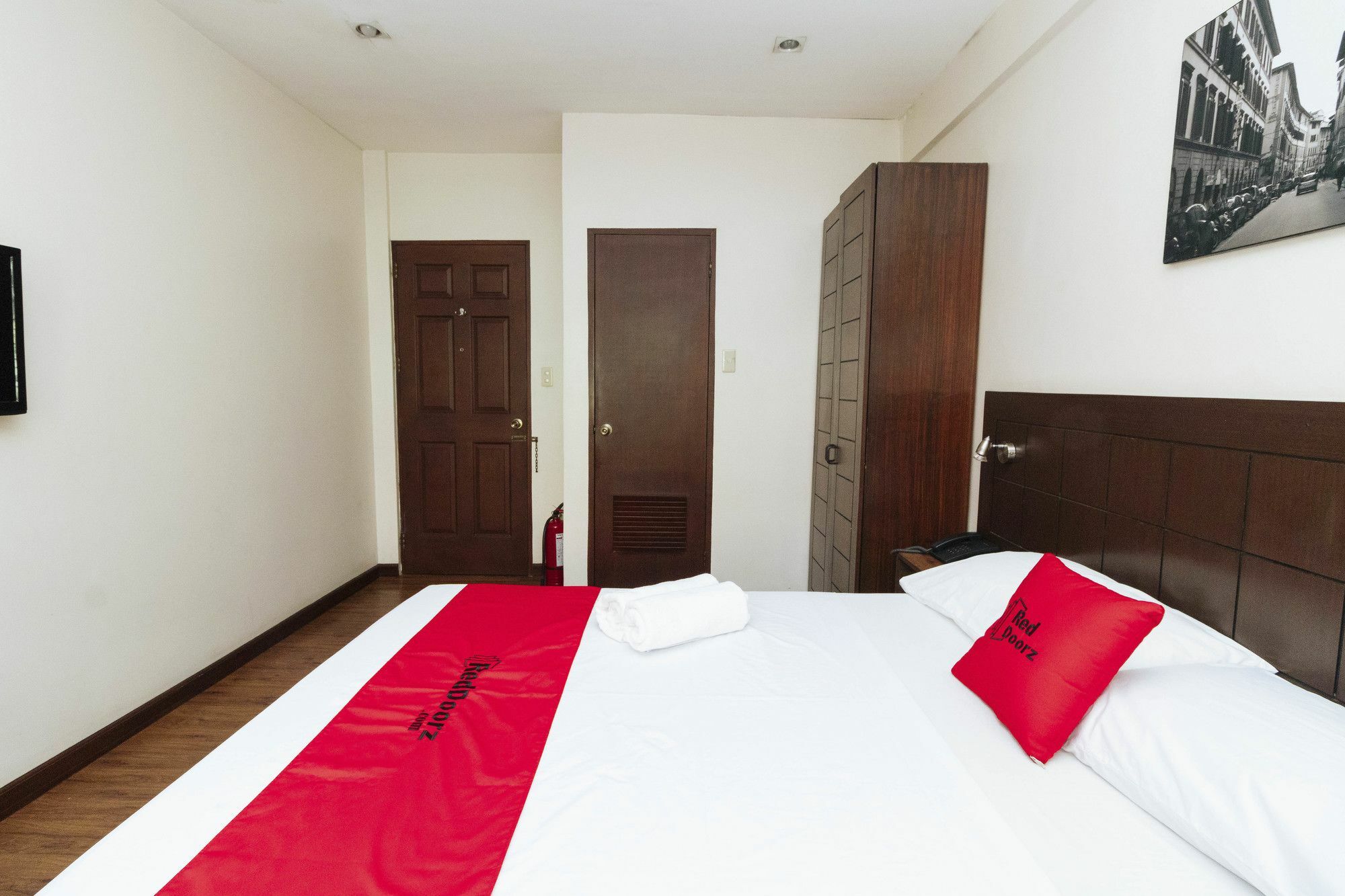 Reddoorz San Antonio Makati Hotel Манила Екстериор снимка