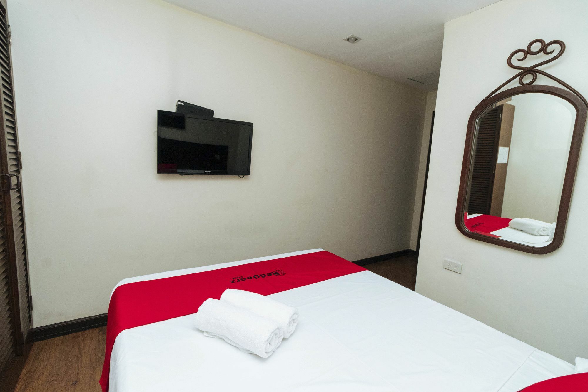 Reddoorz San Antonio Makati Hotel Манила Екстериор снимка