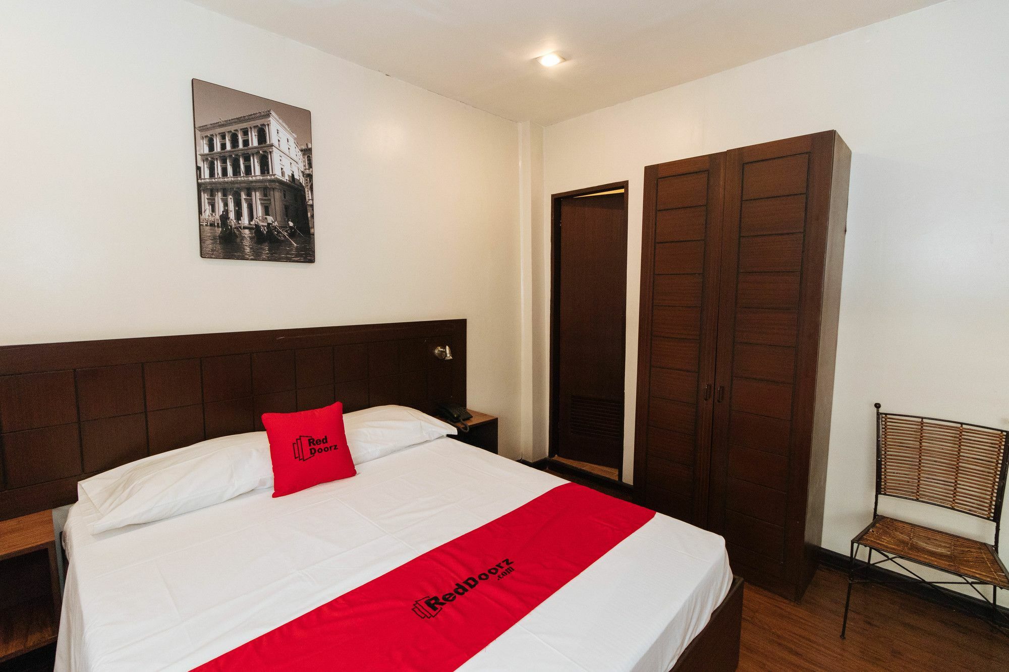 Reddoorz San Antonio Makati Hotel Манила Екстериор снимка