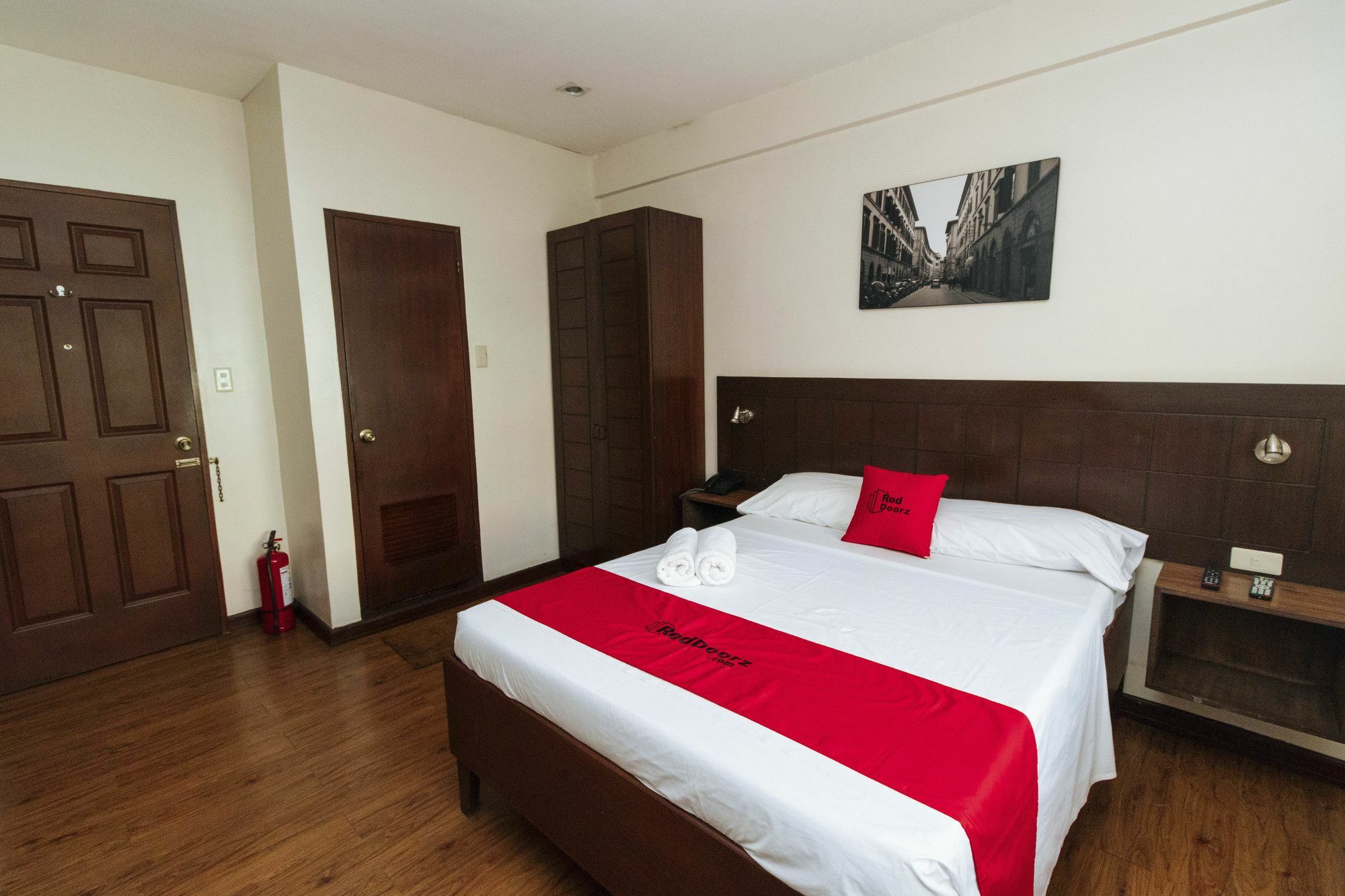 Reddoorz San Antonio Makati Hotel Манила Екстериор снимка