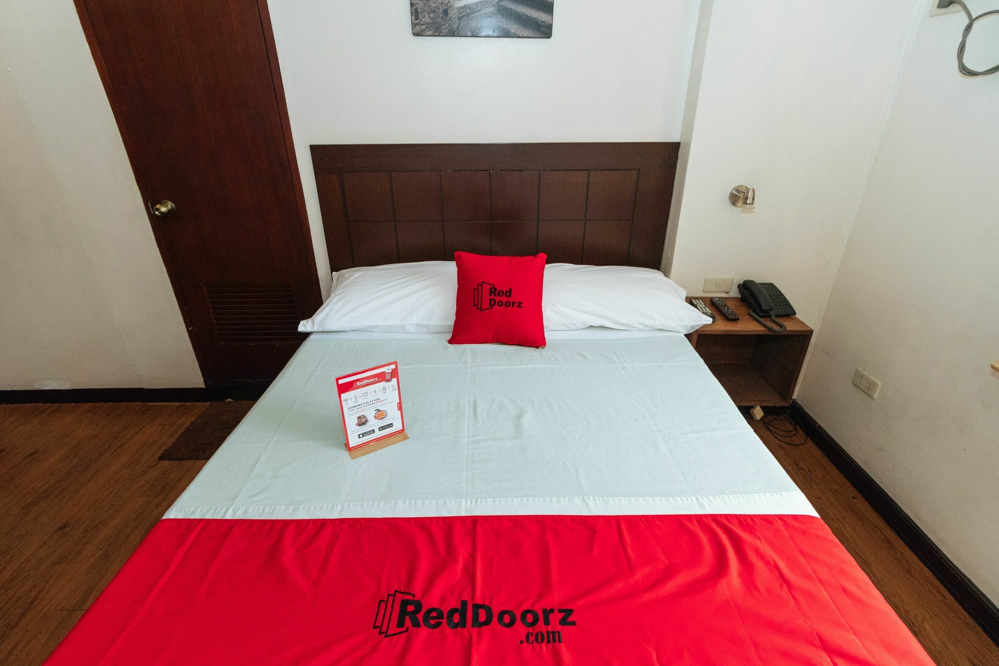 Reddoorz San Antonio Makati Hotel Манила Екстериор снимка