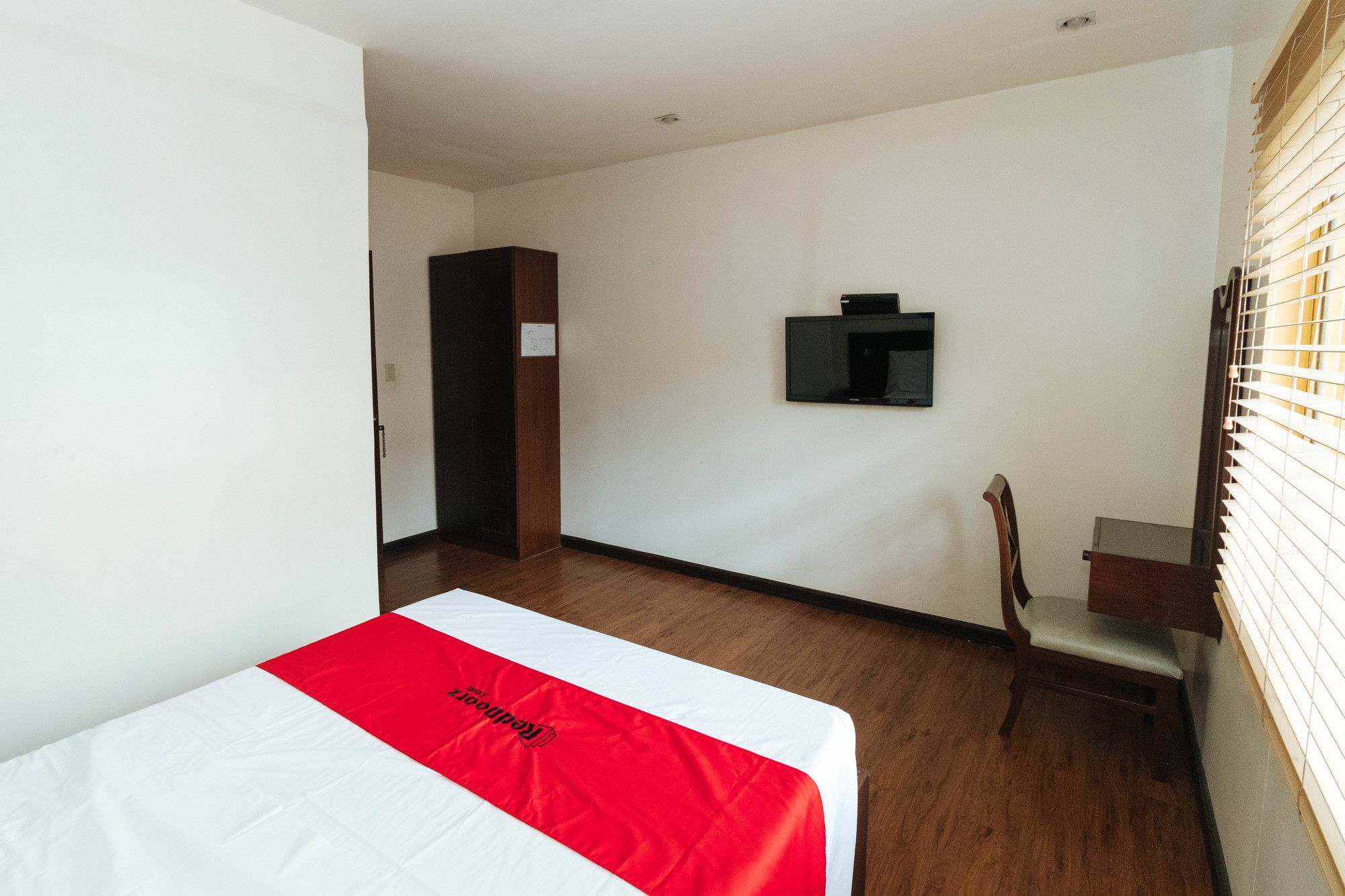 Reddoorz San Antonio Makati Hotel Манила Екстериор снимка