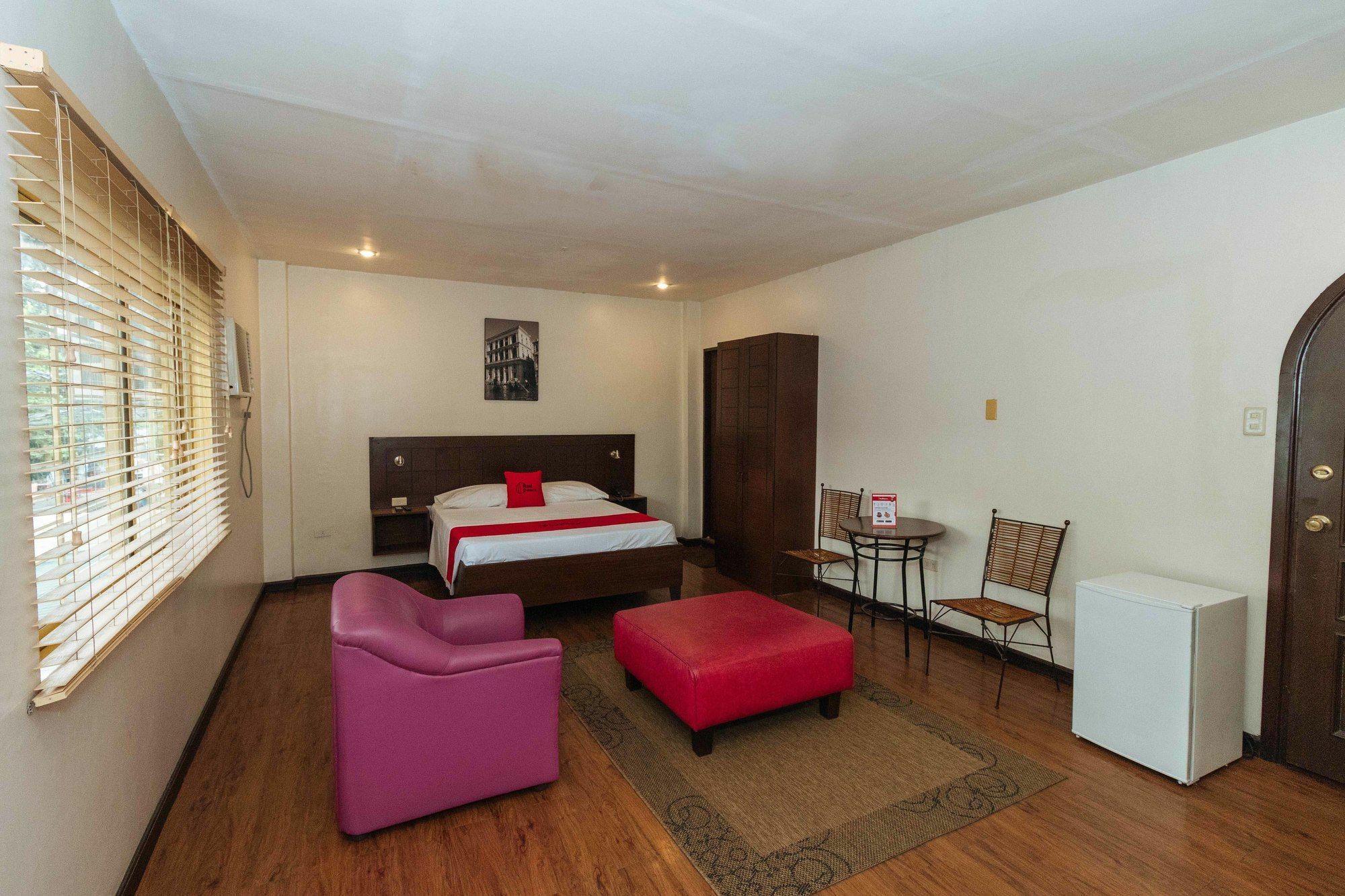 Reddoorz San Antonio Makati Hotel Манила Екстериор снимка